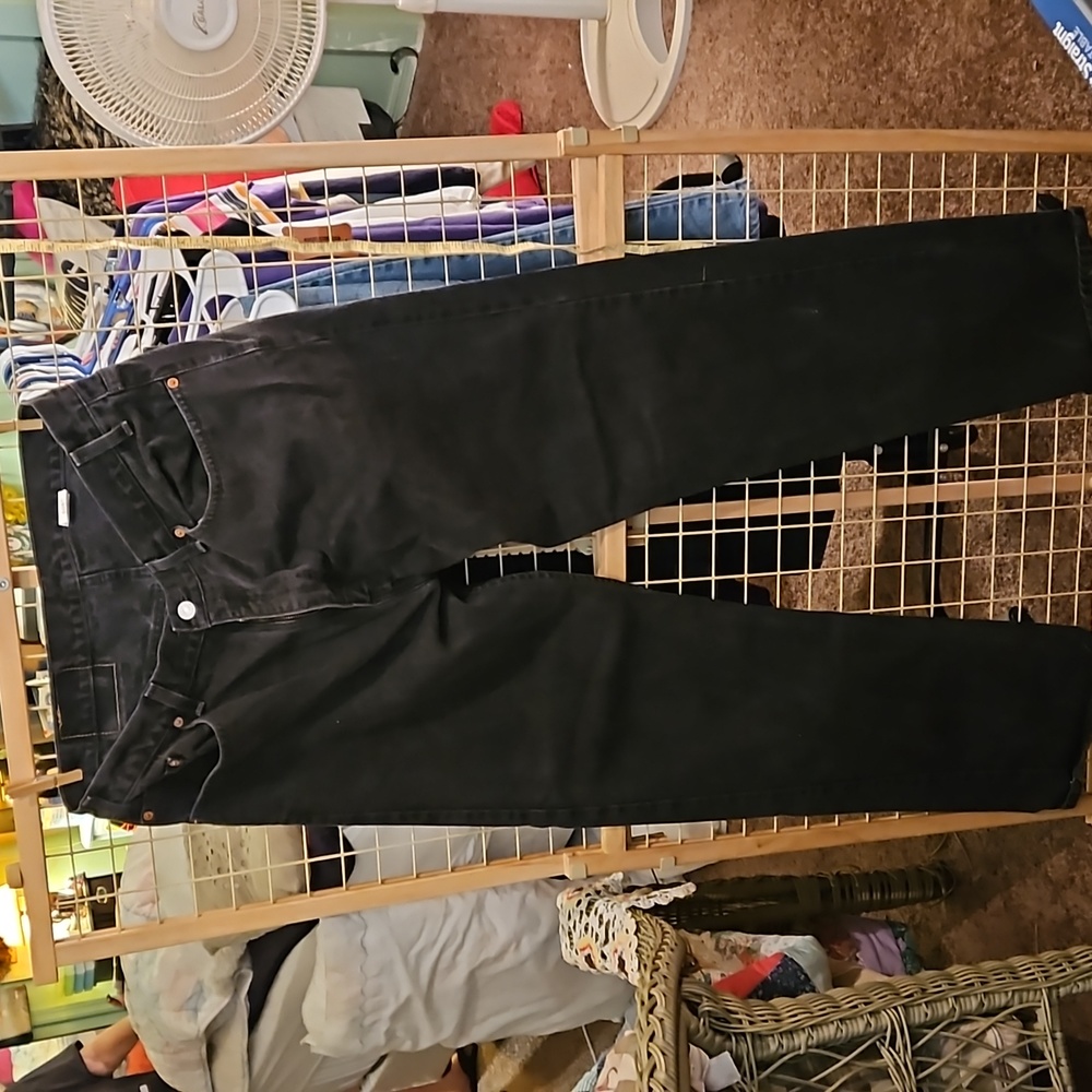 From Wendy's closet men's Levi's 505 W38×L34 color is black